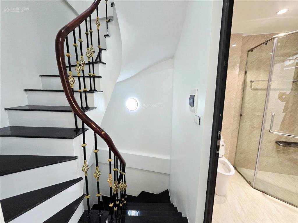 Bán nhà văn cao nhà mới 5 tầng full nội thất, cách ô tô 10m