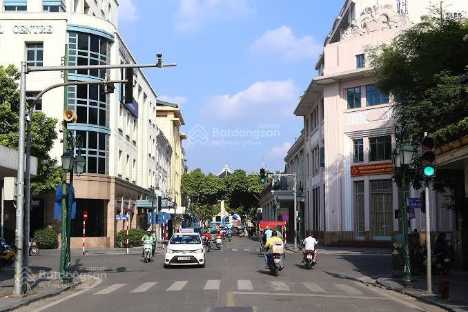 Có 1 không 2! cho thuê nhà mặt phố tràng tiền, hoàn kiếm 180m2 x 3 tầng, đẹp phố