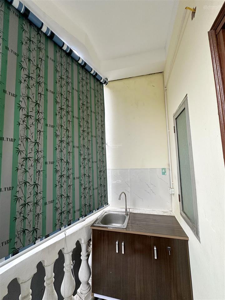 Cho thuê phòng ngõ 106 chùa láng khép kín, có ban công, ở ngay giá hơn 3tr