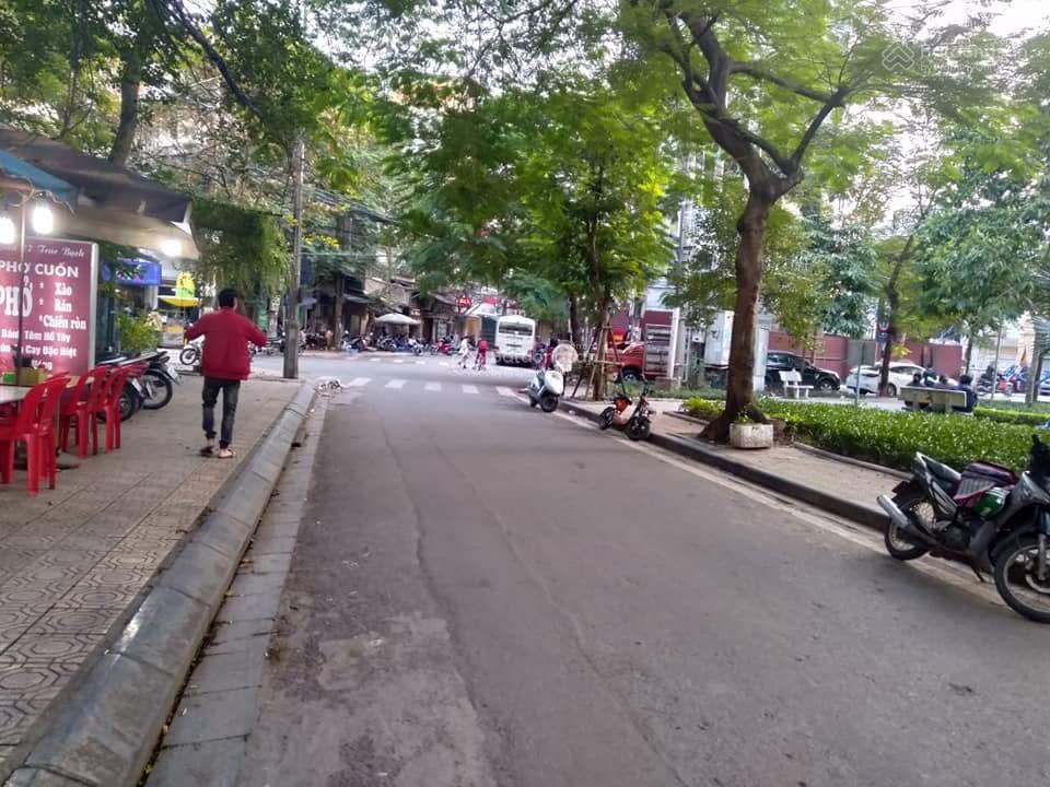 Thật 100% mặt phố trúc bạch 130m2 mặt tiền 6,5m * 6tầng cho thuê gần 1 tỷ/năm