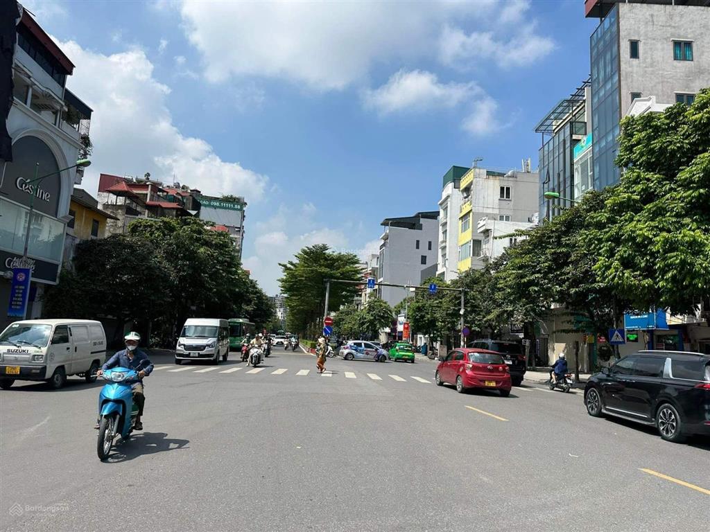 Bán nhà giang văn minh dt 61m2 nhà 5 tầng, lô góc, ô tô vào, cách phố 20m giá hơn 19 tỷ