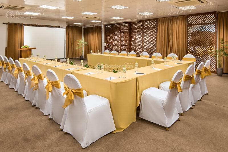 Bán tòa khách sạn 4 sao phạm hồng thái, ba đình dt 210m2 11 tầng, căn góc, dòng tiền 5 tỷ/năm