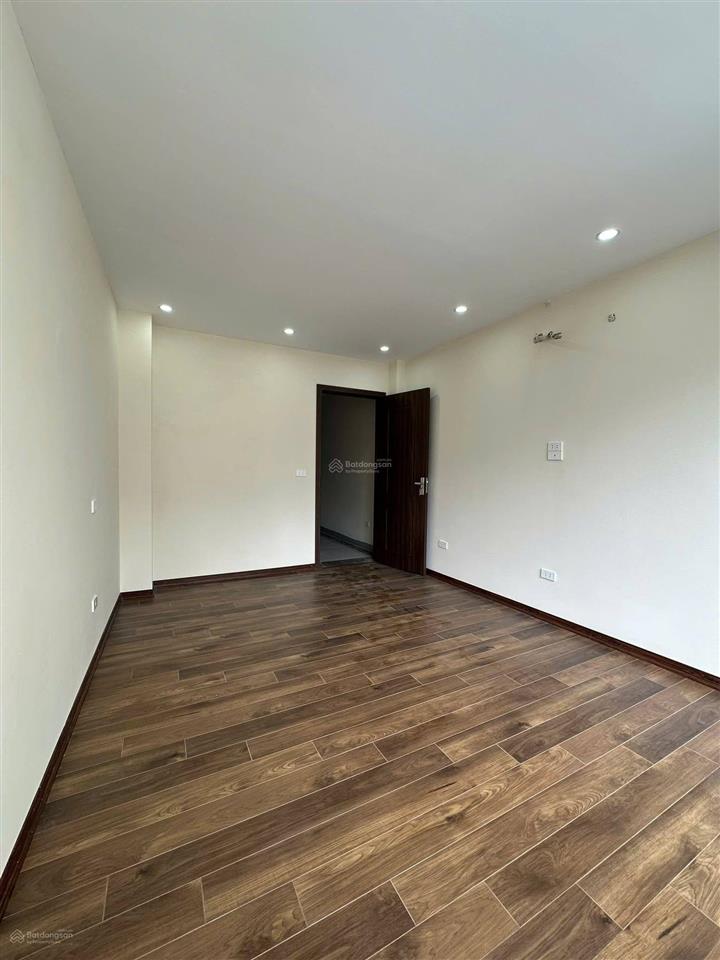 Bán nhà võng thị, tây hồ, nhà mới 6 tầng thang máy dt 60m2 lô góc, cách ô tô 5m