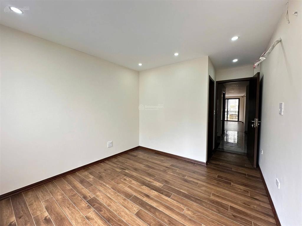 Bán nhà trích sài, phường bưởi, quận tây hồ, nhà mới 6 tầng thang máy dt 60m2 lô góc, cách ô tô 5m
