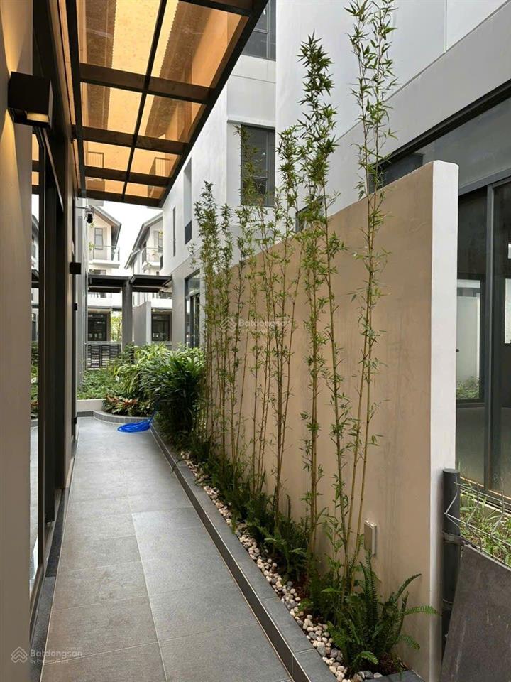 Cho thuê villa sân vườn 7x15 id junction kế góc thoáng mát full nội thất