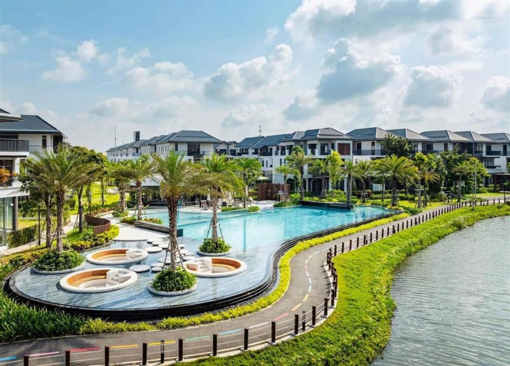 Bán căn góc ngay trục đường chính 16m của id junction. thuận tiện kinh doanh, ở