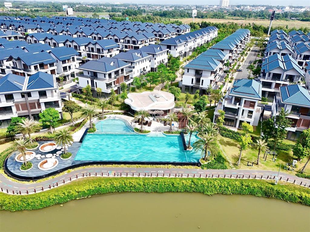 Căn liền kề góc có khoảng sân vườn kế bên zone 2 diện tích 7x16.5 rất hiếm tại id junction