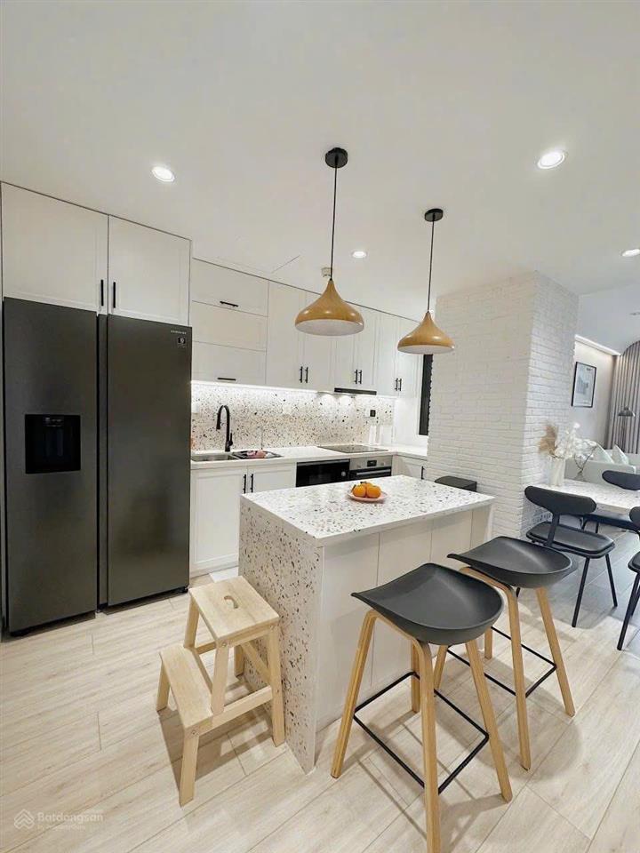 Nóng ! cần bán gấp siêu phẩm saigon south giáp phú mỹ hưng dt 75m2  2pn giá cực tốt chỉ 5.7 tỷ
