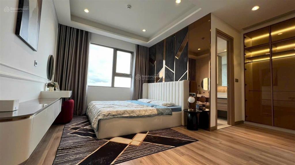 Chính chủ kẹt tiền cần bán gấp căn hộ saigon south residences dt76m2 full nội thất cao cấp giá tốt