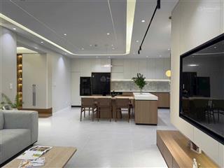 Chủ nhà cần tiền bán gấp căn hộ 3pn saigon south residences dt 104m2, có ôxe giá cực tốt chỉ 7 tỷ