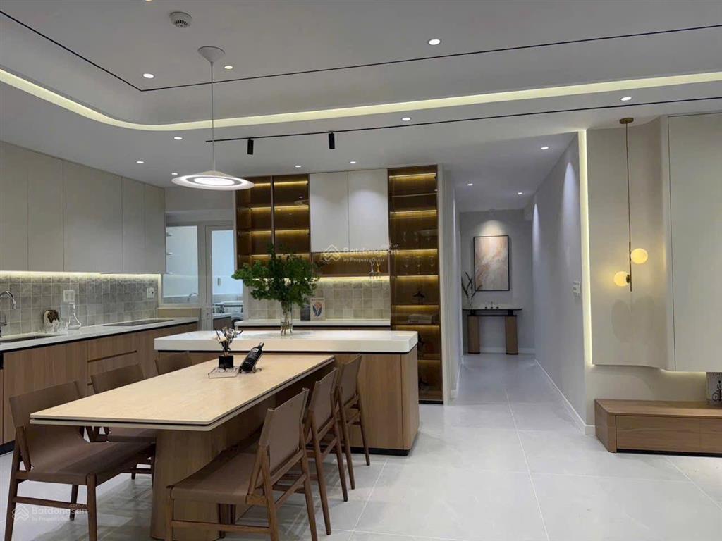 Chủ nhà cần tiền bán gấp căn hộ 3pn saigon south residences dt 104m2, có ôxe giá cực tốt chỉ 7 tỷ
