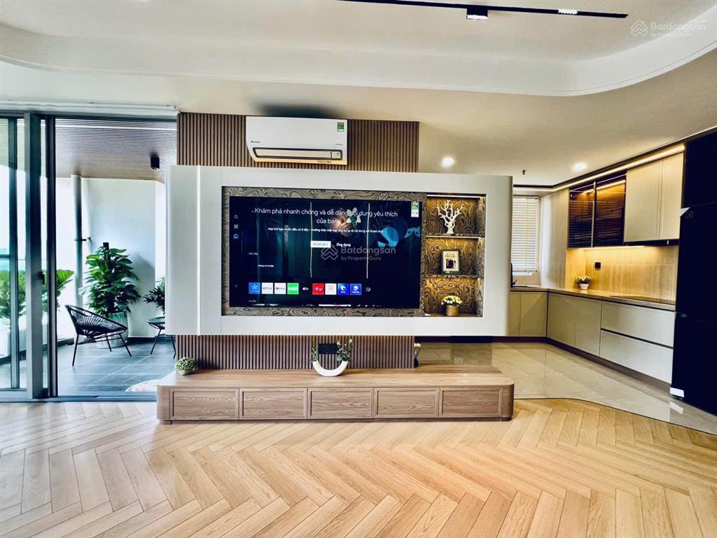 Giá tốt  cần bán gấp căn hộ saigon south residences dt 104m2 nhà đẹp full nội thất có ô xe