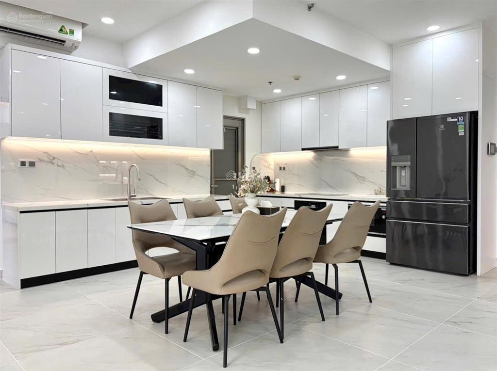Cần cho thuê gấp căn 3pn hộ saigon south residences nhà đẹp full nội thất giá cực tốt chỉ 18 triệu