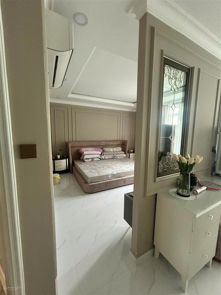 Cần cho thuê biệt thự hưng thái trung tâm phú mỹ hưng diện tích lớn 5pn 4wc giá chỉ 38 tr/tháng
