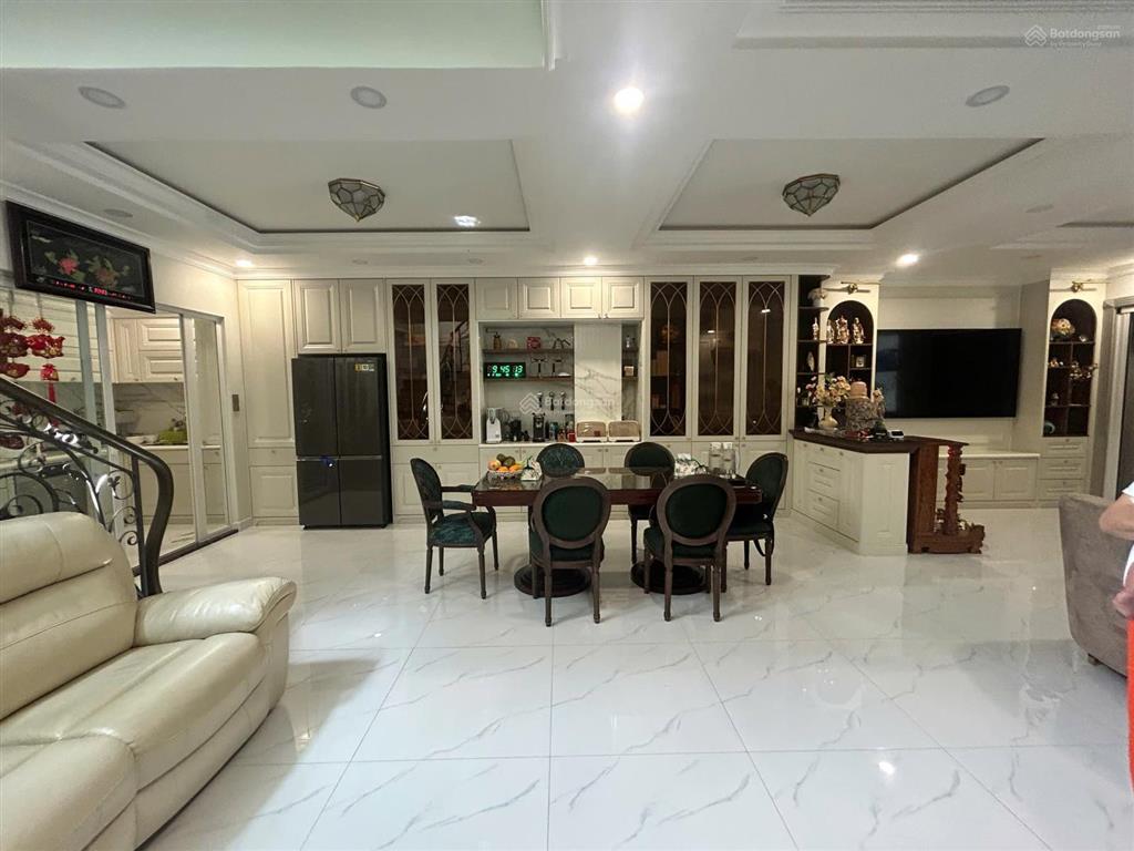 Cần cho thuê biệt thự hưng thái trung tâm phú mỹ hưng diện tích lớn 5pn 4wc giá chỉ 38 tr/tháng