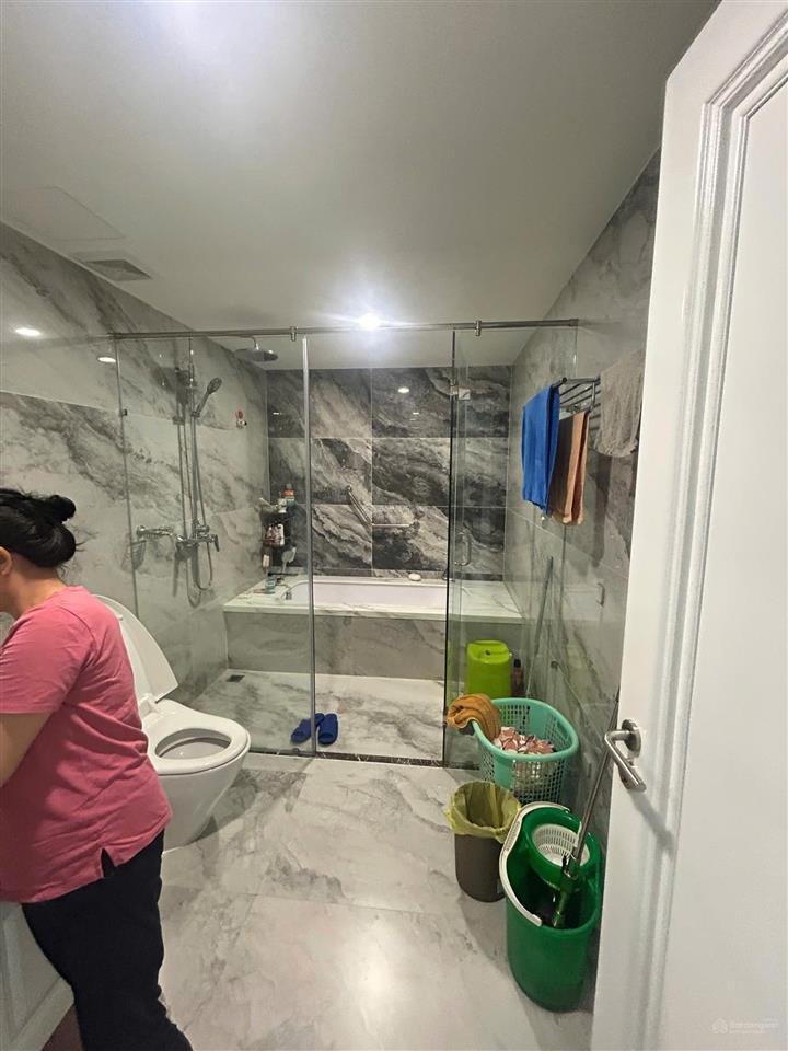 Cần cho thuê biệt thự hưng thái trung tâm phú mỹ hưng diện tích lớn 5pn 4wc giá chỉ 38 tr/tháng