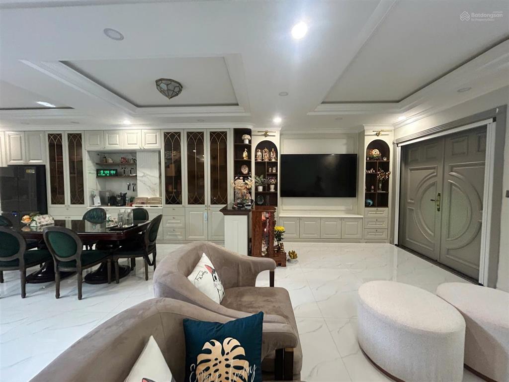 Cần cho thuê biệt thự hưng thái trung tâm phú mỹ hưng diện tích lớn 5pn 4wc giá chỉ 38 tr/tháng