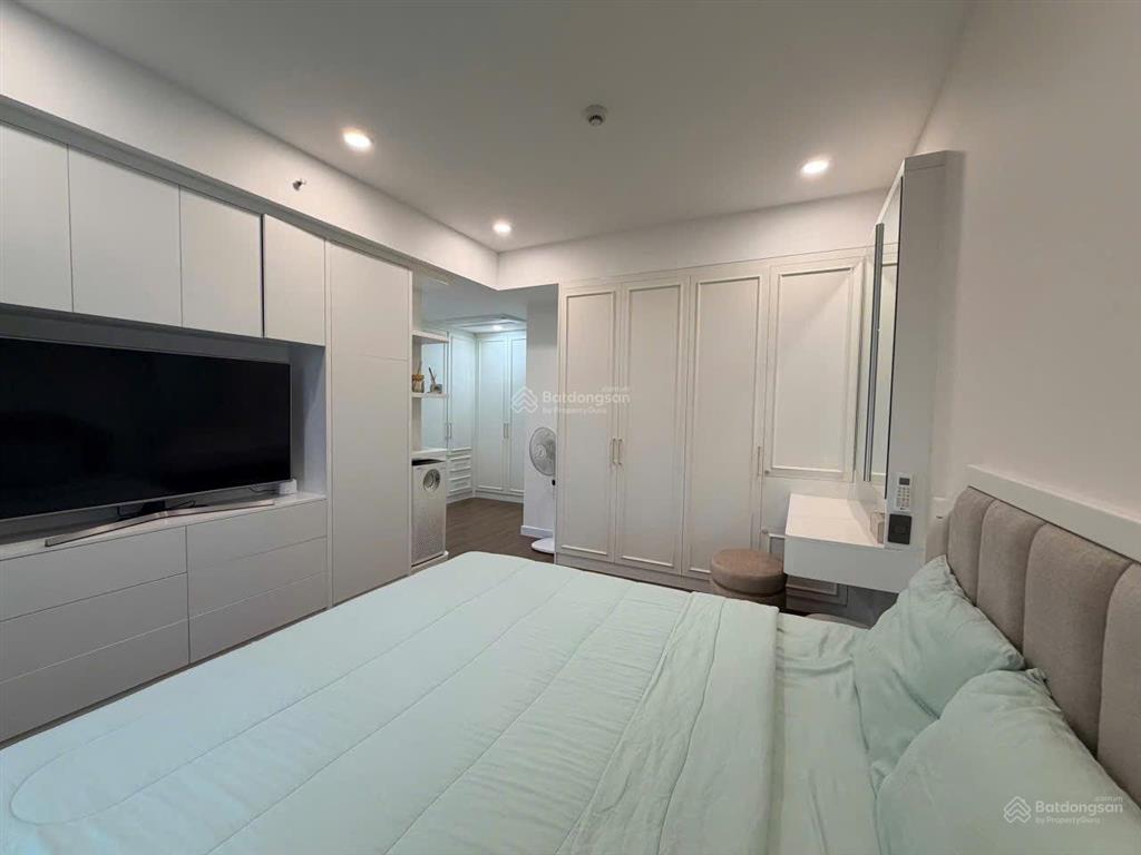 Chủ ngộp cần bán gấp căn hộ saigon south residences 3pn 2wc có ôxe giá tốt 6.8 tỷ còn thương lượng