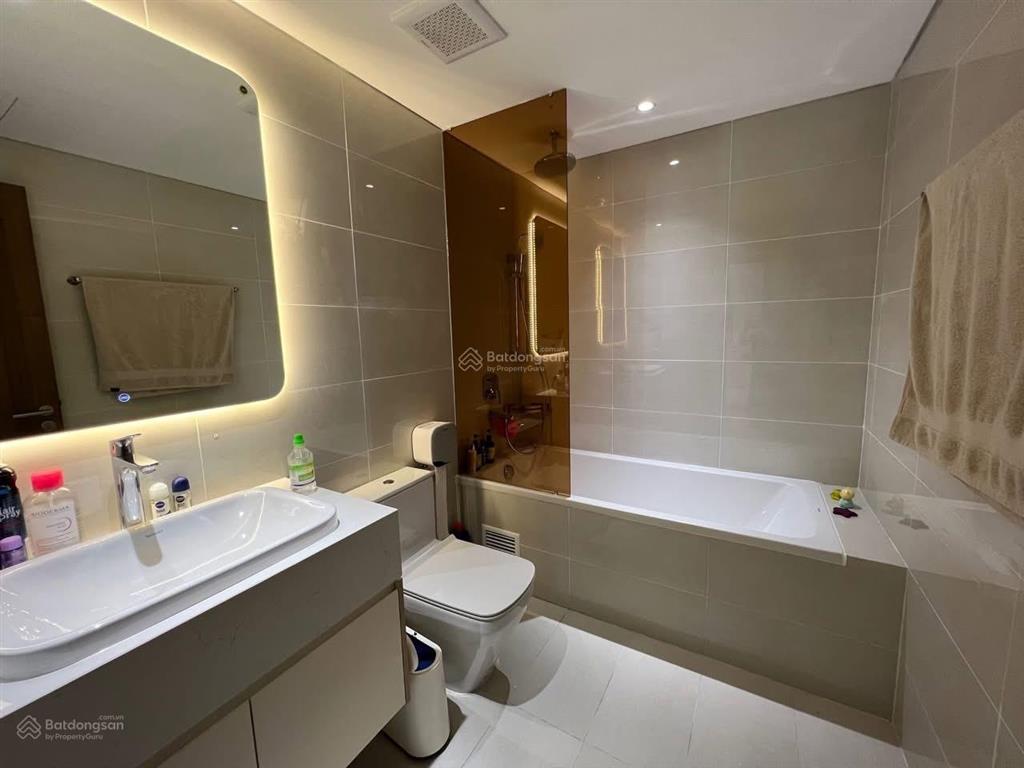 Cần bán căn hộ saigon south residences, nhà bè, 3pn 2wc 104m2 có ô xe full nt cao cấp, bán 7.3 tỷ.