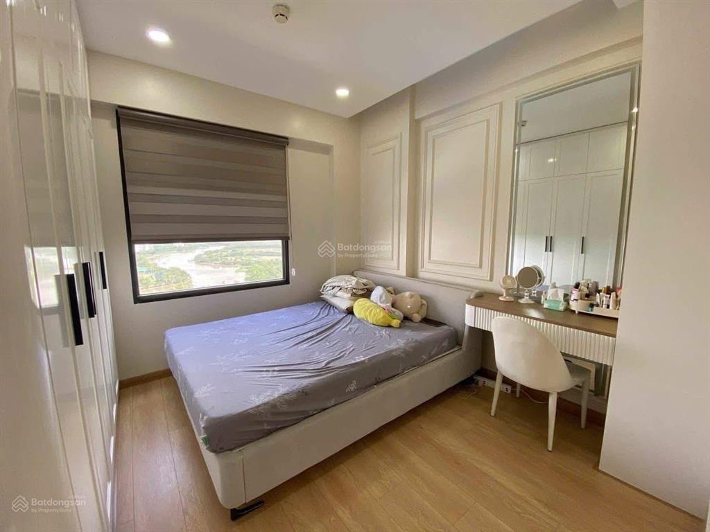 Chính chủ kẹt tiền bán gấp căn hộ saigon south residences 76m2 full nội thất cao cấp giá chỉ 5,5 tỷ