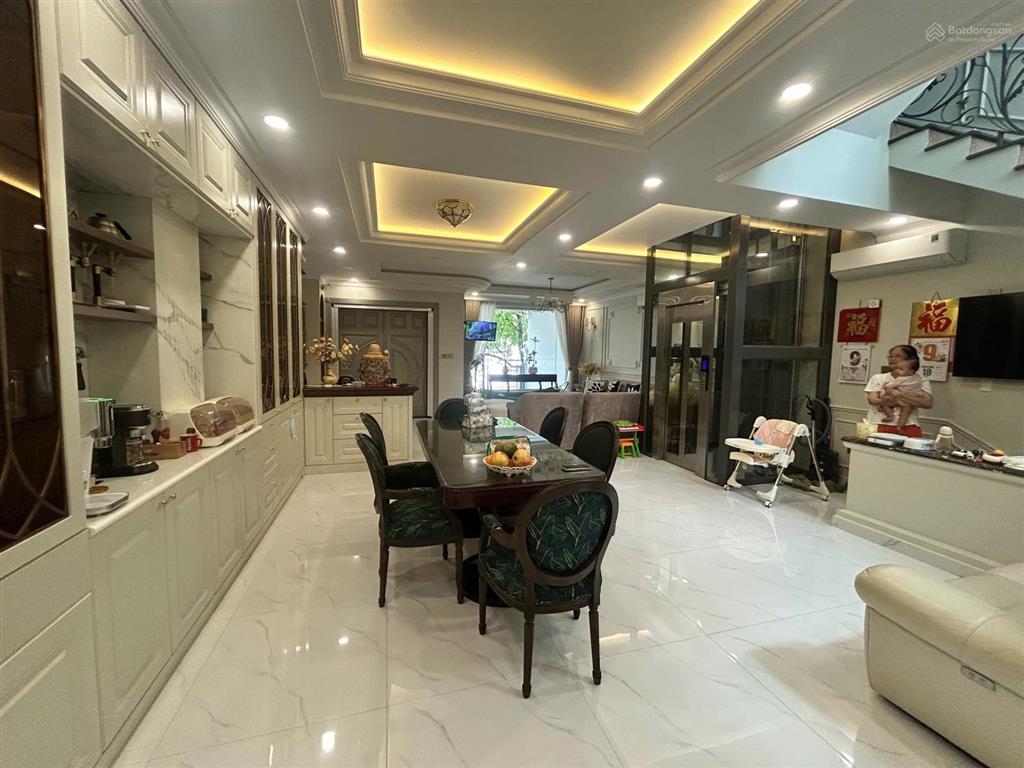 Cần cho thuê gấp biệt thự hưng thái phú mỹ hưng nhà đẹp mới sửa mới 99% 4pn 4wc giá chỉ 35 triệu