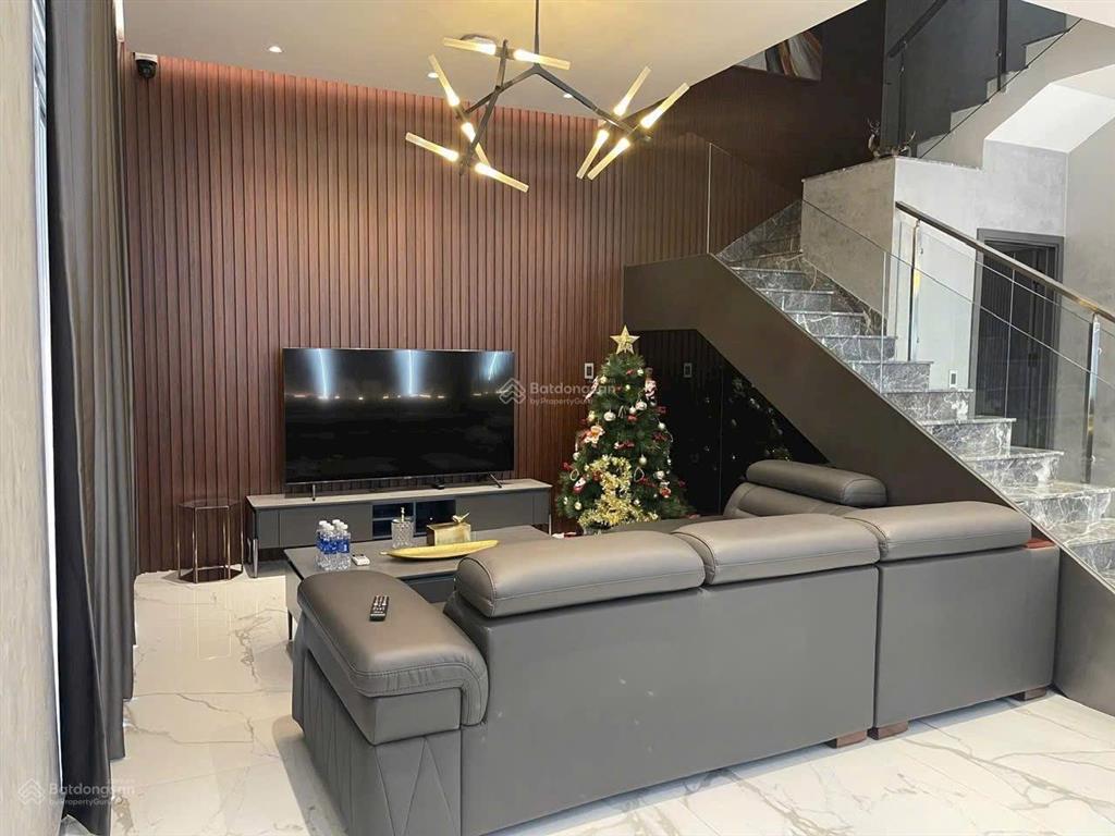 Cần cho thuê biệt thự mỹ giang trung tâm phú mỹ hưng diện tích lớn 4pn 4wc giá chỉ 48 tr/tháng