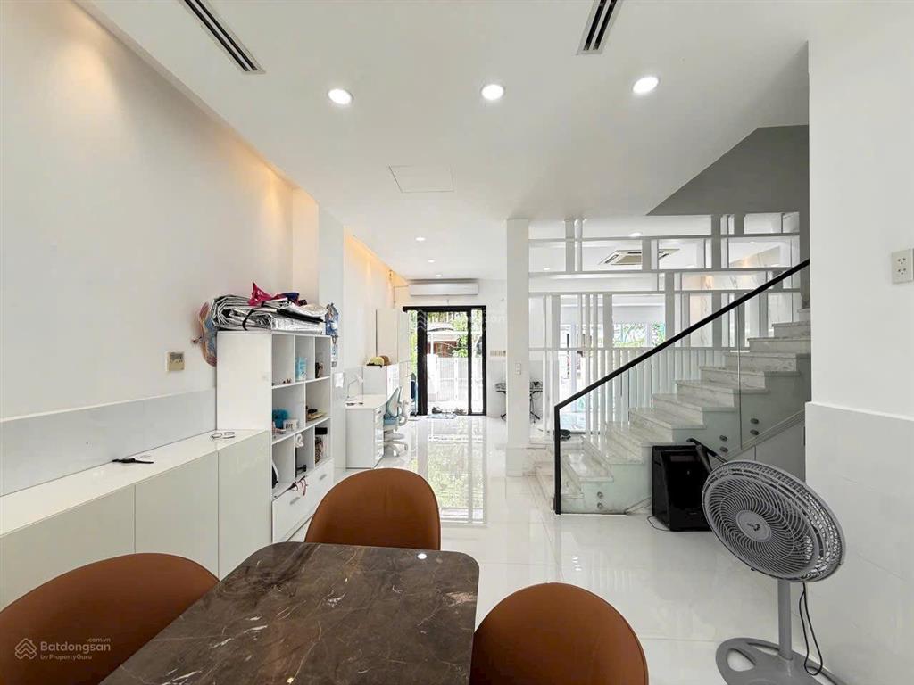 Chính chủ gửi cho thuê biệt thự mỹ giang phú mỹ hưng nhà đẹp full nội thất 4pn 4wc giá 52 triệu tl