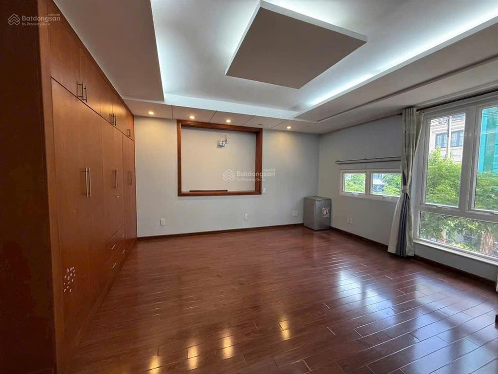 Cần cho thuê biệt thự hưng thái phú mỹ hưng 4pn 4wc phù hợp làm văn phòng hoặc để ở giá tốt 33triệu