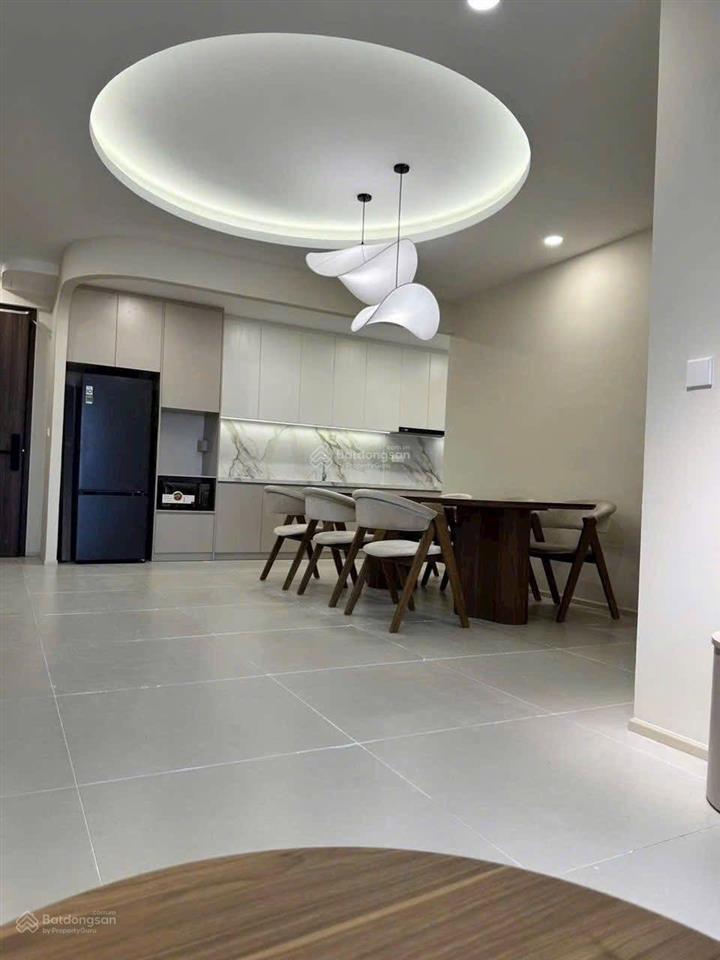 Cần bán gấp căn hộ 3pn saigon south residences giáp phú mỹ hưng dt 100m2 full nội thất giá 6.6 tỷ