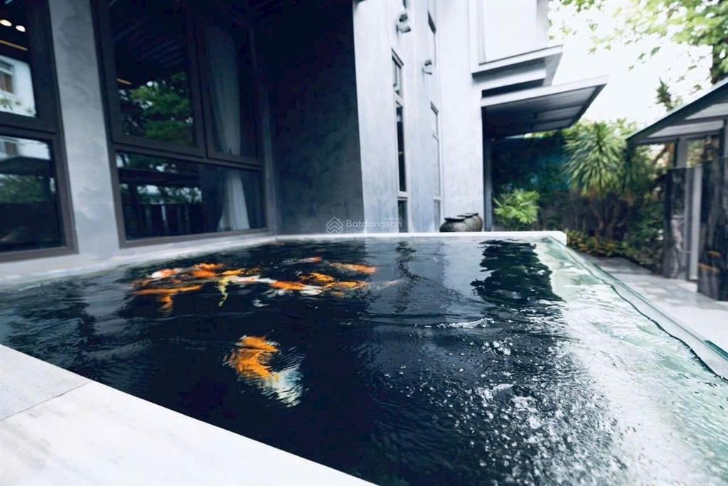 Cần cho thuê biệt thự cao cấp hưng thái phú mỹ hưng dt 302m2, 5pn 5wc mới 100% giá 160 triệu