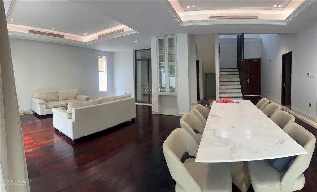 Cần cho thuê gấp biệt thự mỹ giang phú mỹ hưng quận 7, 4pn 4wc full nội thất cao cấp giá 43 triệu