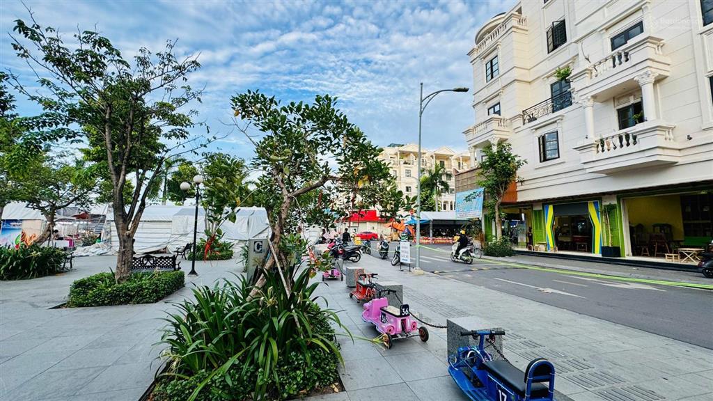 Cho thuê cityland nguyễn văn lượng 5x20m, 5 tầng, mặt tiền đối diện công viên trung tâm nhạc nước