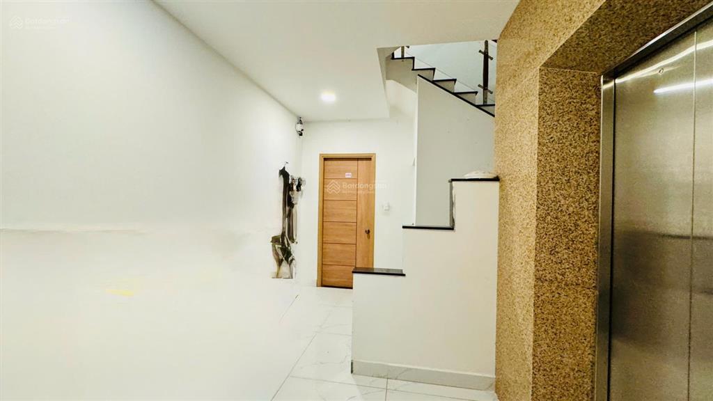 Cho thuê cityland nguyễn văn lượng 5x20m, 5 tầng, mặt tiền đối diện công viên trung tâm nhạc nước