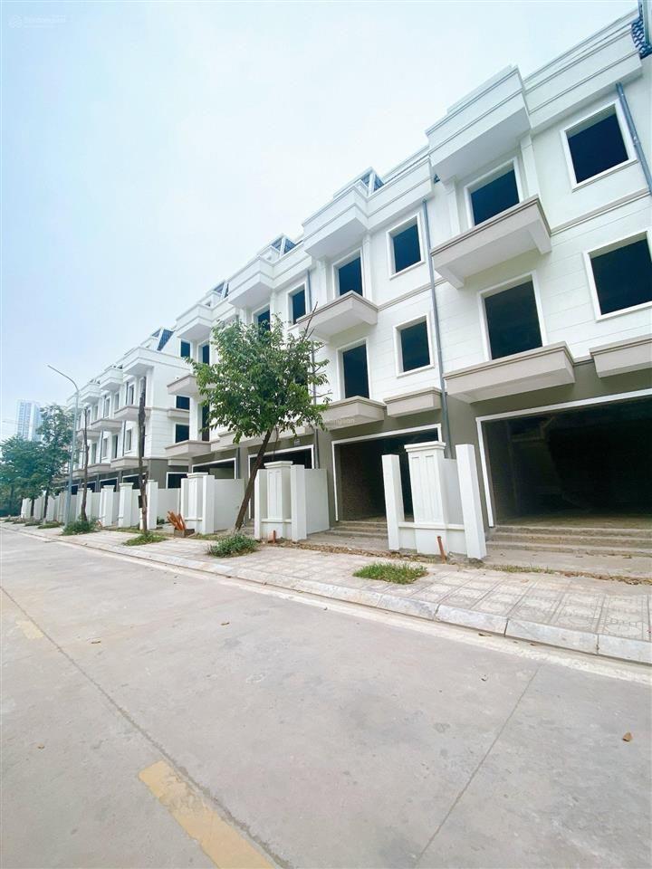 Bán nhanh 2 lô shophouse 90-101m2 khu B Geleximco, sát vách chung cư Vinsmart. Lh. 0975623555