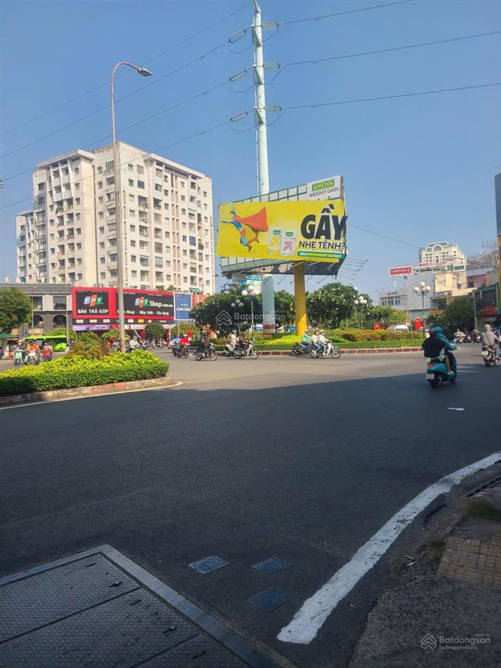 Siêu vị trí mặt tiền ngay lê đại hành dt 6.5 x 13m .nhà 3 mặt tiền thông thoáng chỉ 16 tỷ tl.