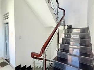 Nhà đẹp giá tốt mặt tiền lạc long quân dt 6.4x14m cn 87m2 kc 5 tầng căn góc nhỉnh 23 tỷ