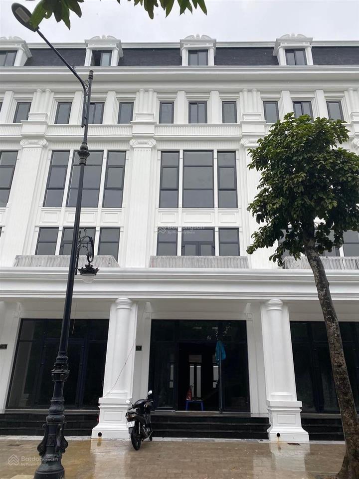 Nhà full nội thất, sẵn ở hoặc làm vp tại louis hoàng mai. dt 100m giá 32 tỷ.  0981 311 ***