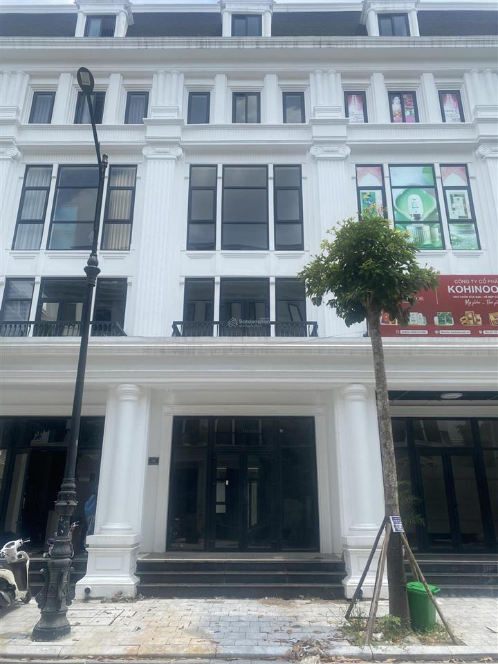 Nhà full nội thất, sẵn ở hoặc làm vp tại louis hoàng mai. dt 100m giá 32 tỷ.  0981 311 ***