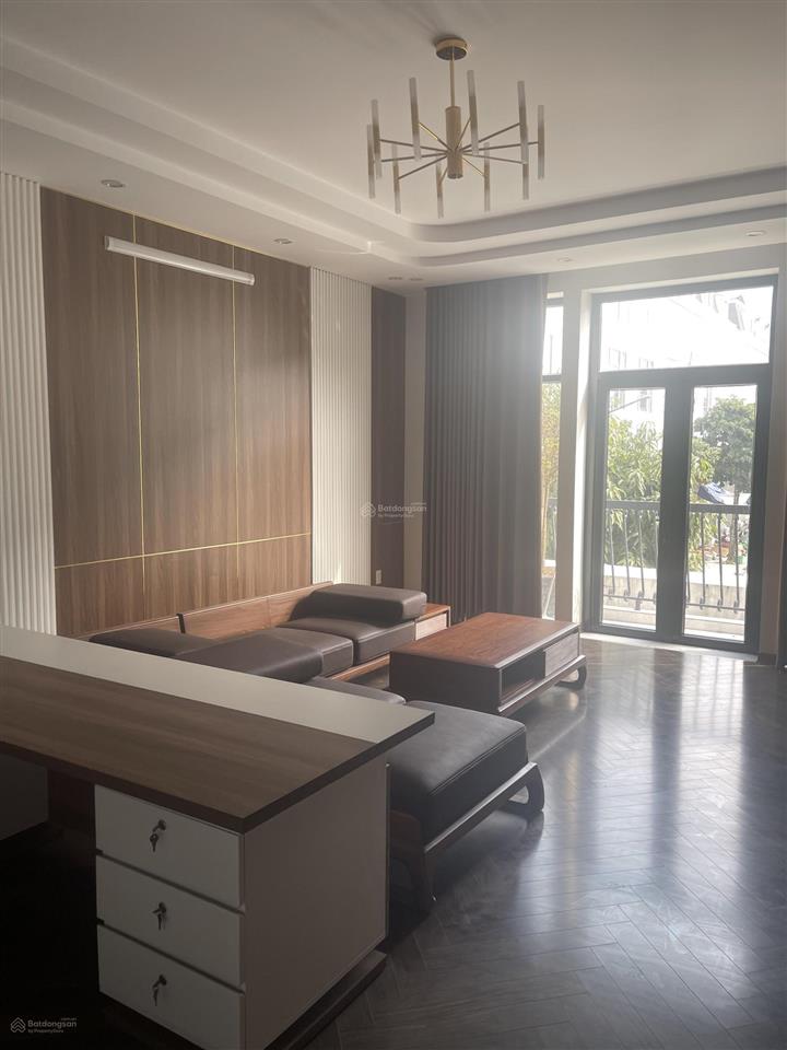 Nhà full nội thất, sẵn ở hoặc làm vp tại louis hoàng mai. dt 100m giá 32 tỷ.  0981 311 ***