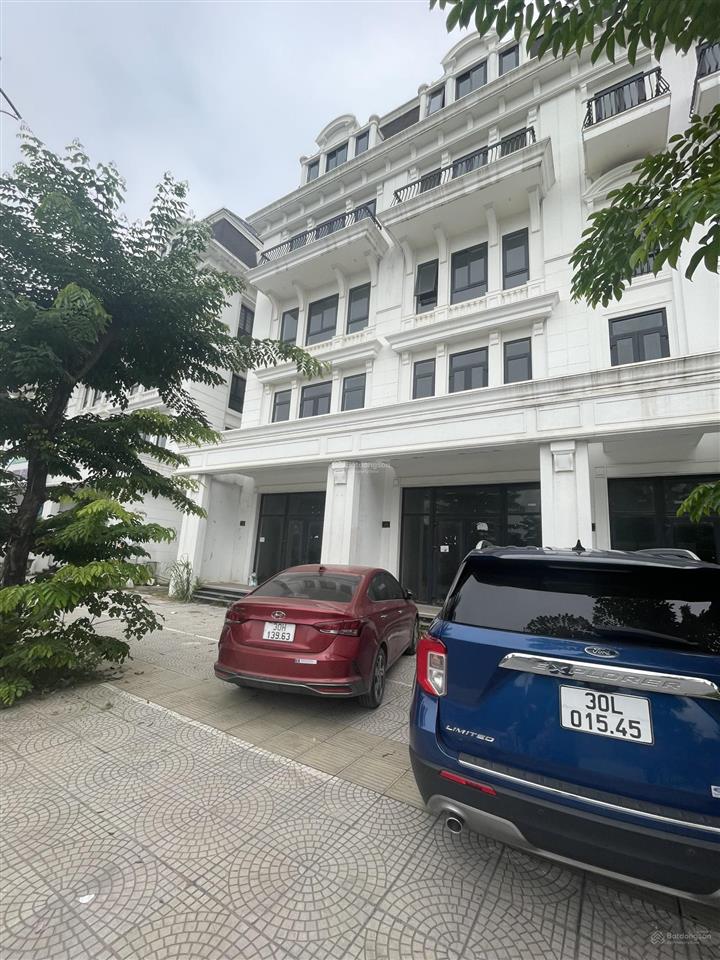 Chủ nhà cần bán căn lk 2 mặt tiền đường 22.5m tại louis hoàng mai giá rẻ nhất.  0981 311 ***