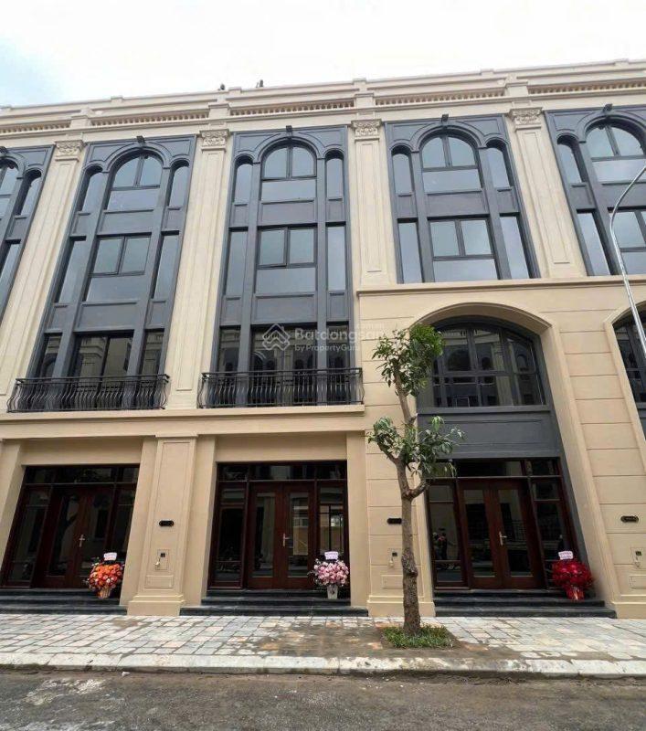 Chính chủ gửi bán căn lk gần hồ trung tâm đẹp da vin cổ loa. giá thỏa thuận sâu.  0981 311 ***