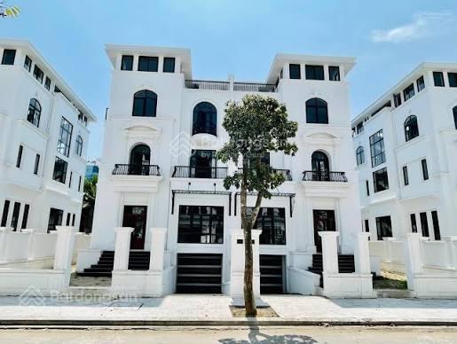 Chính chủ gửi bán căn góc vị trí vip tại louis hoàng mai. gần các tuyến đường chính. giá thỏa thuận