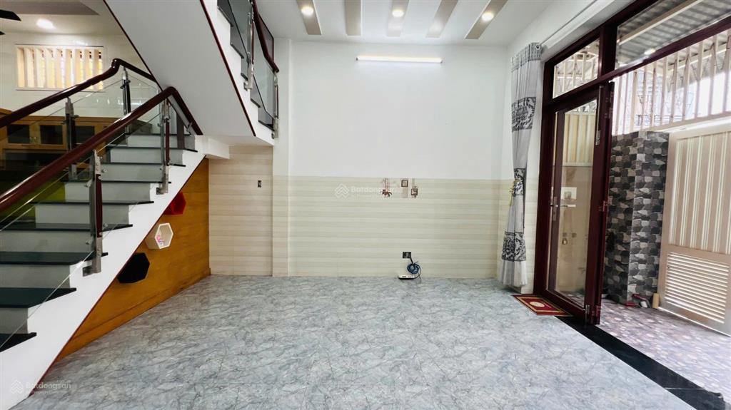 Bán nhà 3 tầng góc 2 mặt tiền gần chợ ba làng  nha trang (cách biển 300m)