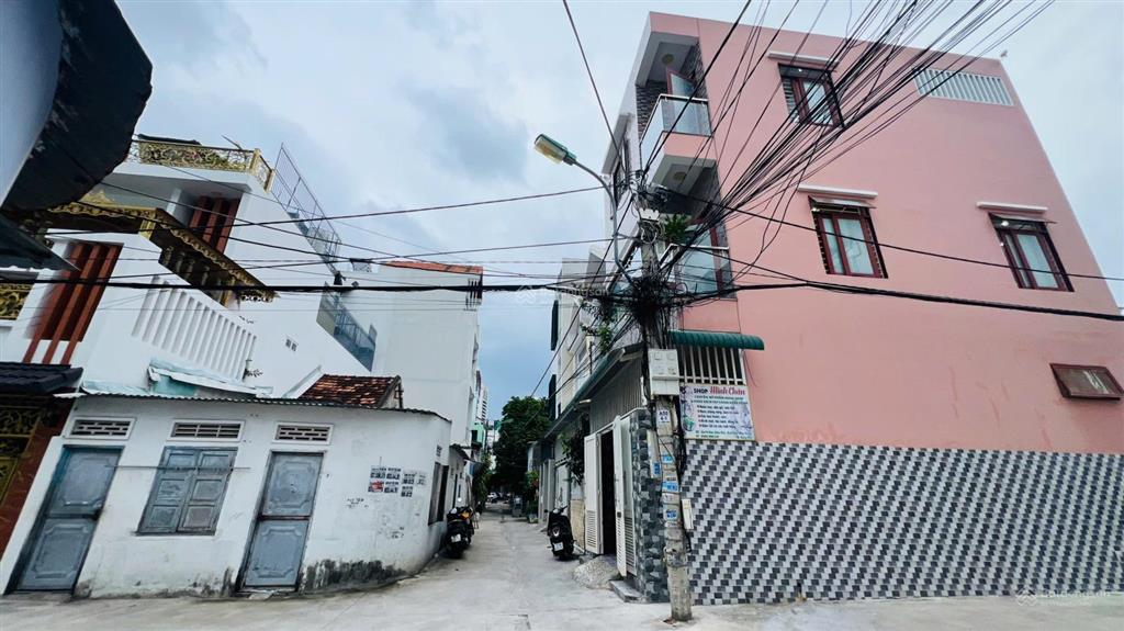 Bán nhà 3 tầng góc 2 mặt tiền gần chợ ba làng  nha trang (cách biển 300m)