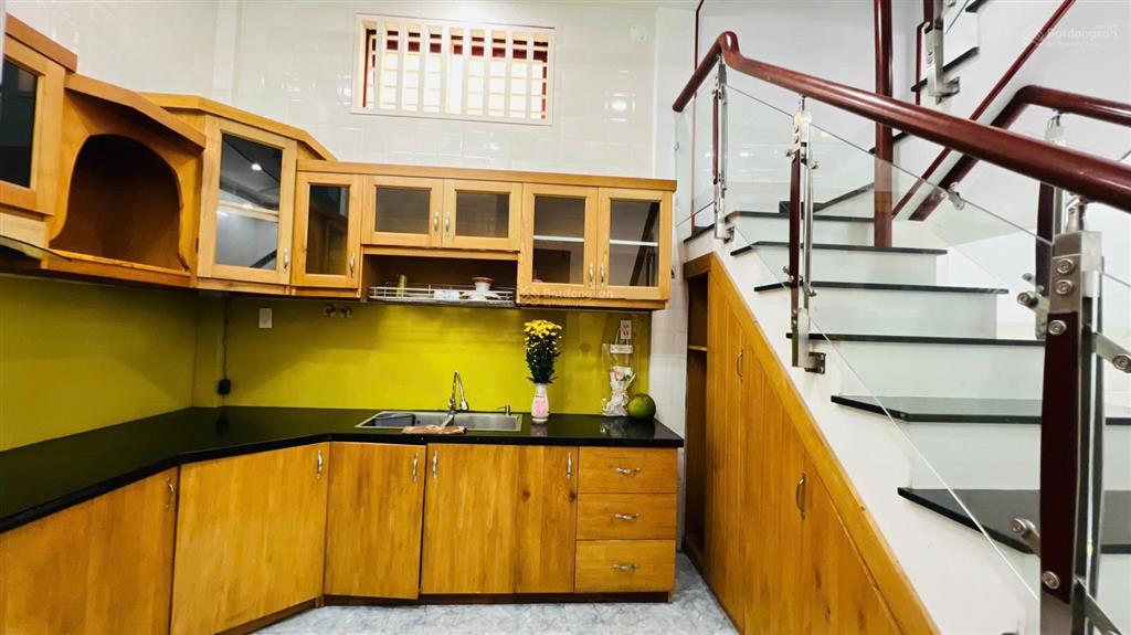 Bán nhà 3 tầng góc 2 mặt tiền gần chợ ba làng  nha trang (cách biển 300m)