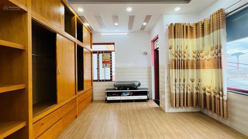 Bán nhà 3 tầng góc 2 mặt tiền gần chợ ba làng  nha trang (cách biển 300m)