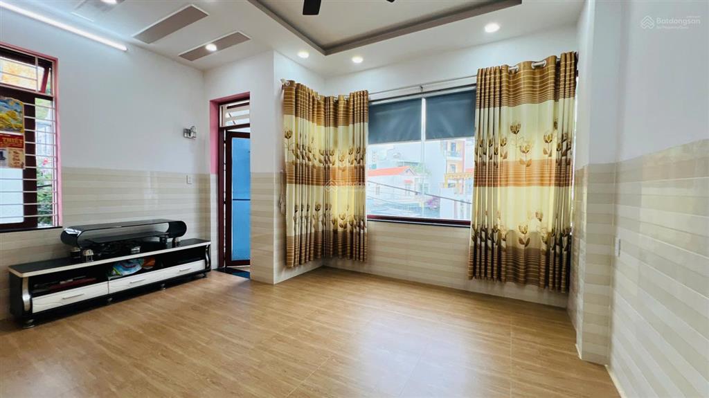 Bán nhà 3 tầng góc 2 mặt tiền gần chợ ba làng  nha trang (cách biển 300m)