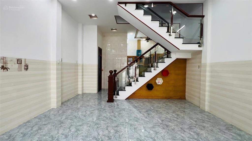 Bán nhà 3 tầng góc 2 mặt tiền gần chợ ba làng  nha trang (cách biển 300m)