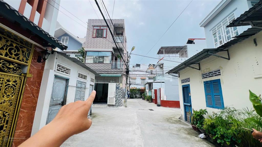 Bán nhà 3 tầng góc 2 mặt tiền gần chợ ba làng  nha trang (cách biển 300m)
