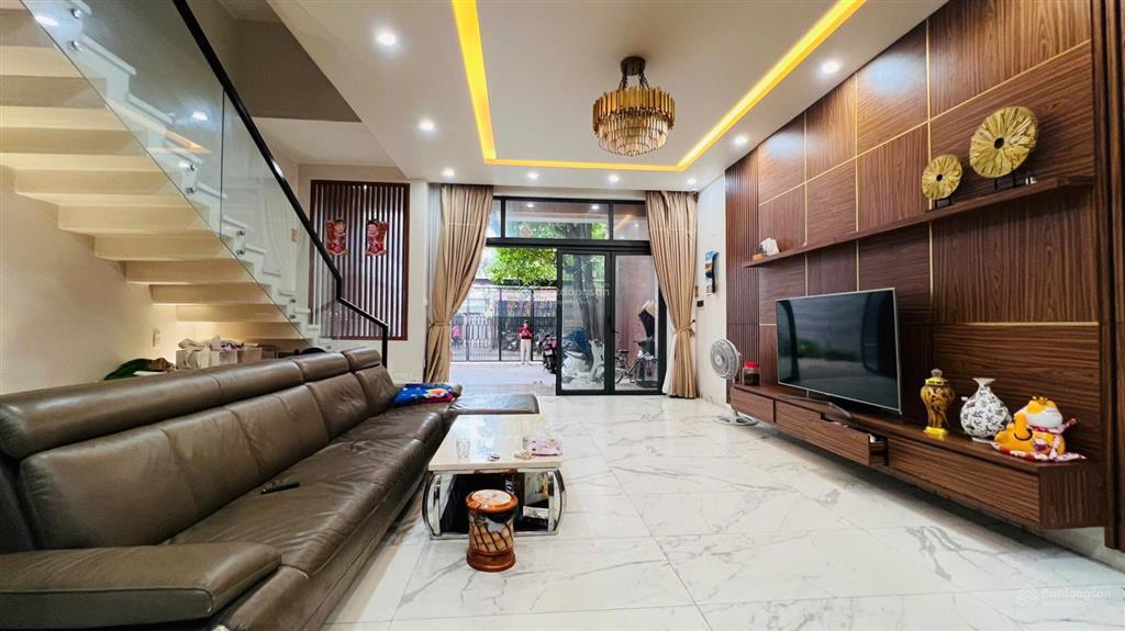 Bán nhà mặt tiền lê quý đôn nha trang  khu bàn cờ trung tâm, có thang máy
